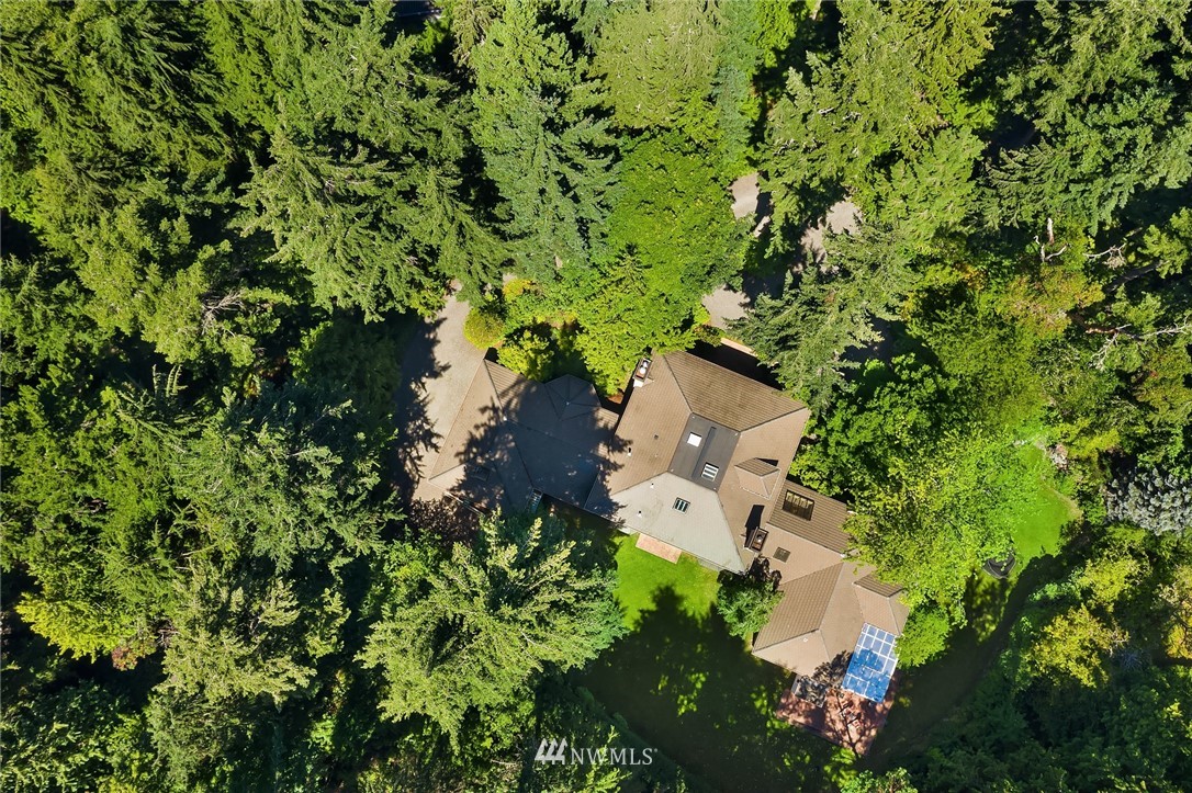 142 Moss Road Shoreline, WA 98177 - Photo 25 of 32 an aerial view of a house with a yard