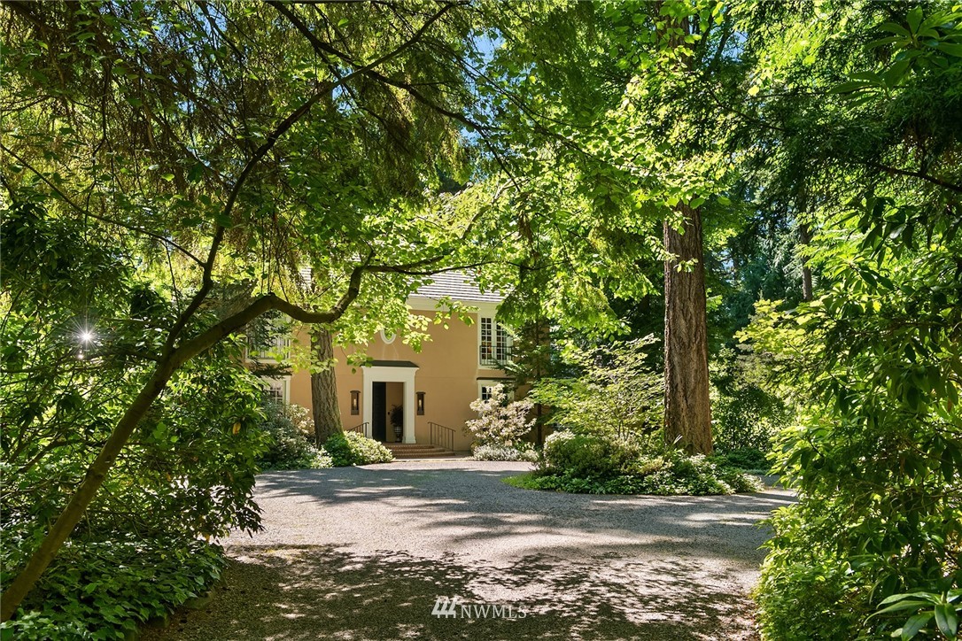 142 Moss Road Shoreline, WA 98177 - Photo 31 of 32 a view of a yard with plants and large trees
