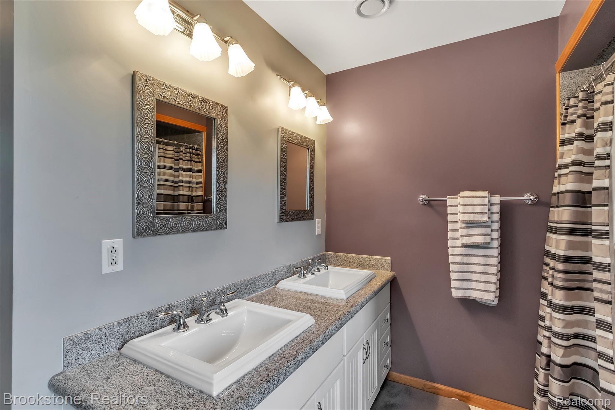 8715 Waumegah Road Clarkston, MI 48348 - Photo 29 of 60 34-8715 Waumegah Rd-WindowStill-Rea.jpg