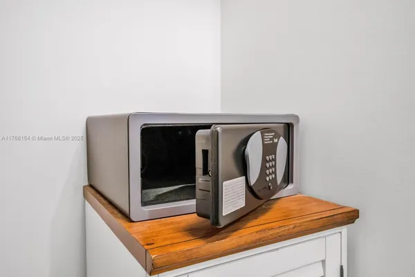 $16,500 | 1435 Brickell Avenue, Unit 3607, Miami, FL 33131