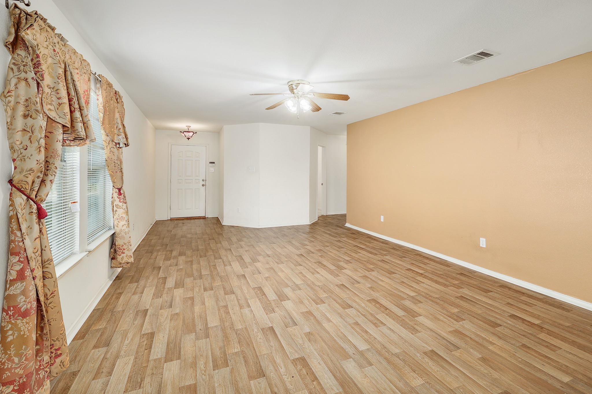 1621 Apollo Circle Round Rock, TX 78664 - Photo 6 of 27