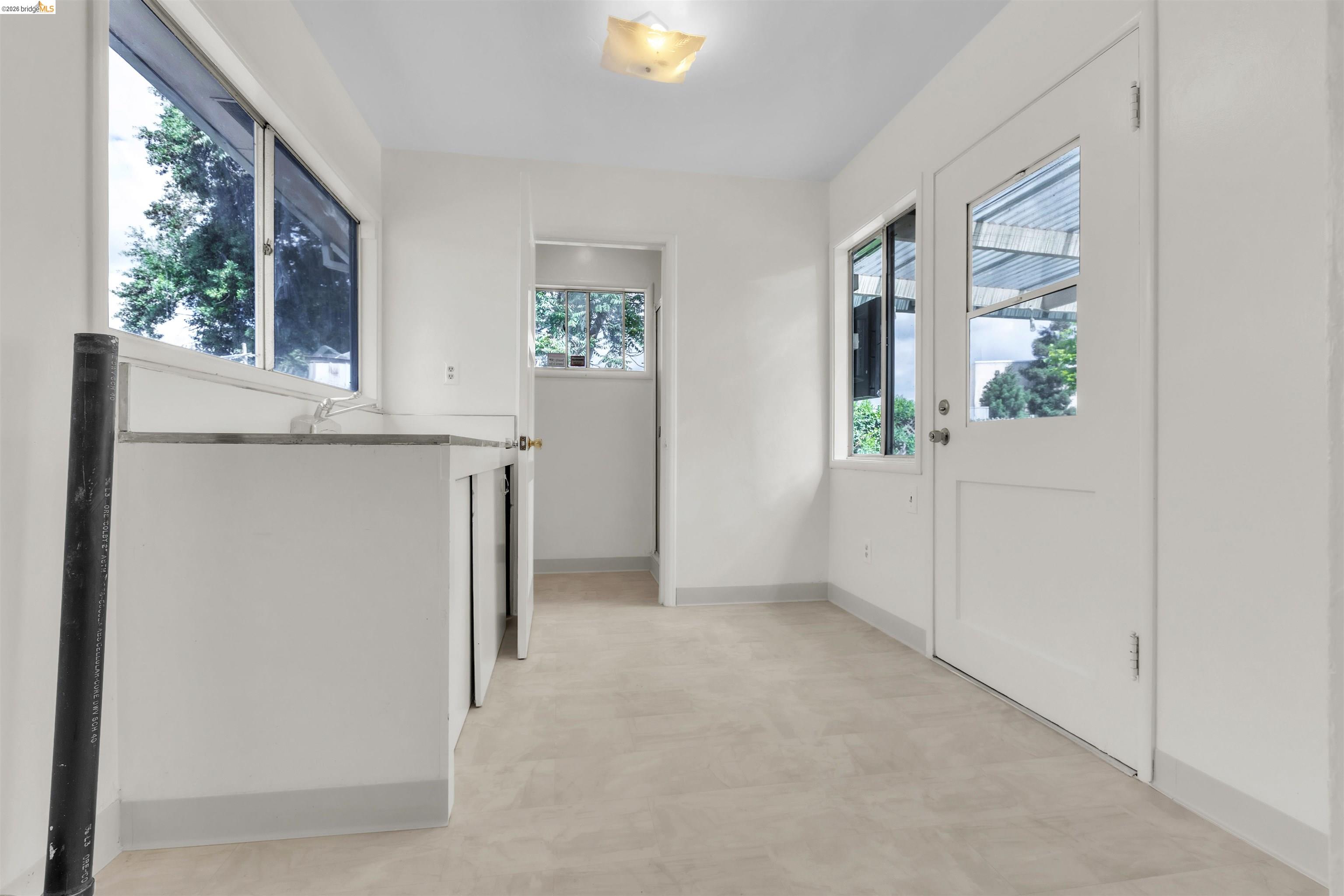 621 Paseo Del Rio San Lorenzo, CA 94580 - Photo 9 of 24 Neutral tone flooring complements white walls
