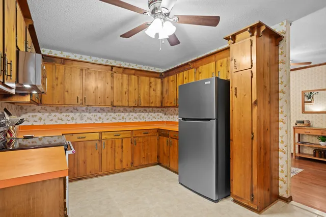 $2,900 | 708 East Butternut Road, Summerville, SC 29483