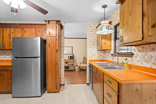 $2,900 | 708 East Butternut Road, Summerville, SC 29483