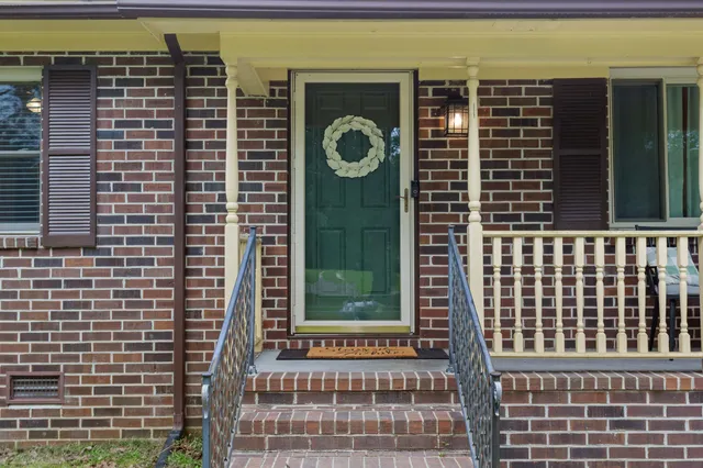 $2,900 | 708 East Butternut Road, Summerville, SC 29483