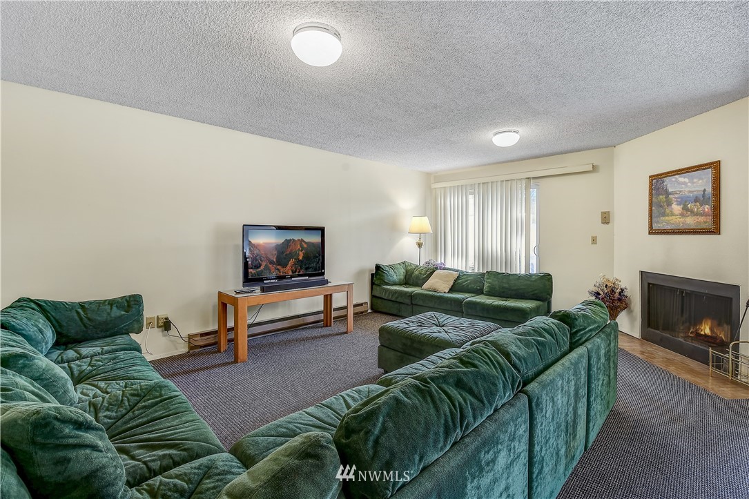 2222 Northeast 92nd Street, Unit 210 Seattle, WA 98115 - Photo 15 of 16