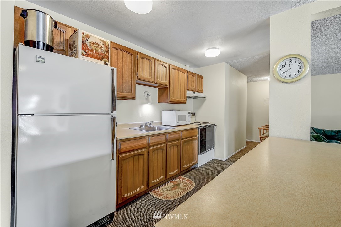 2222 Northeast 92nd Street, Unit 210 Seattle, WA 98115 - Photo 16 of 16