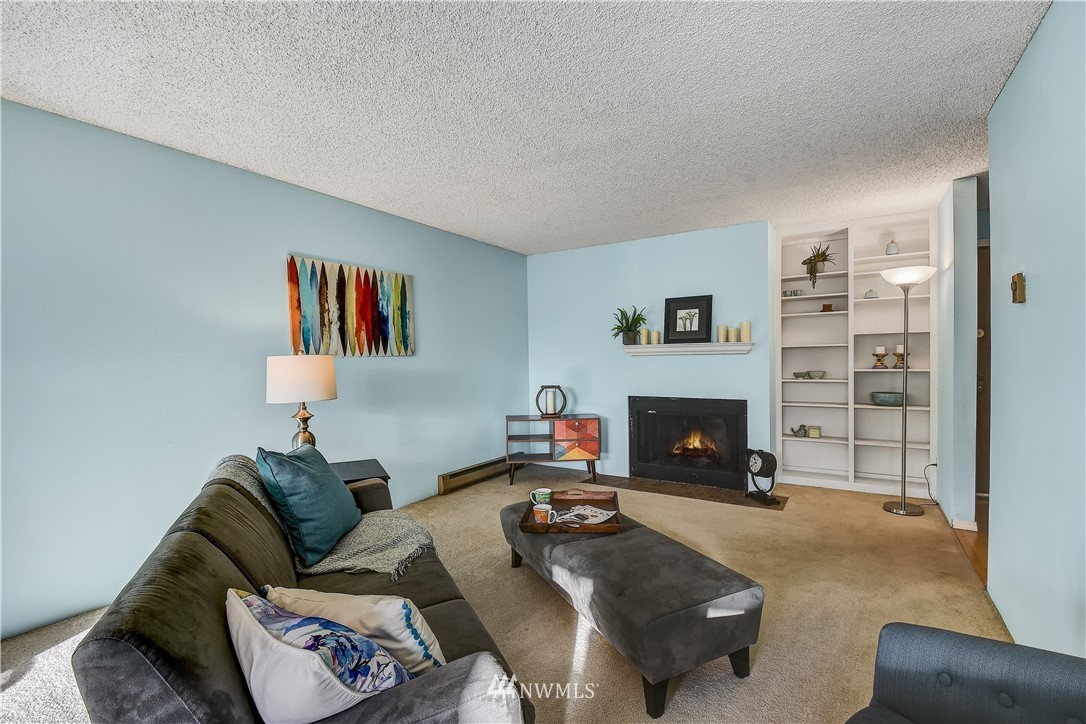 2222 Northeast 92nd Street, Unit 210 Seattle, WA 98115 - Photo 3 of 16