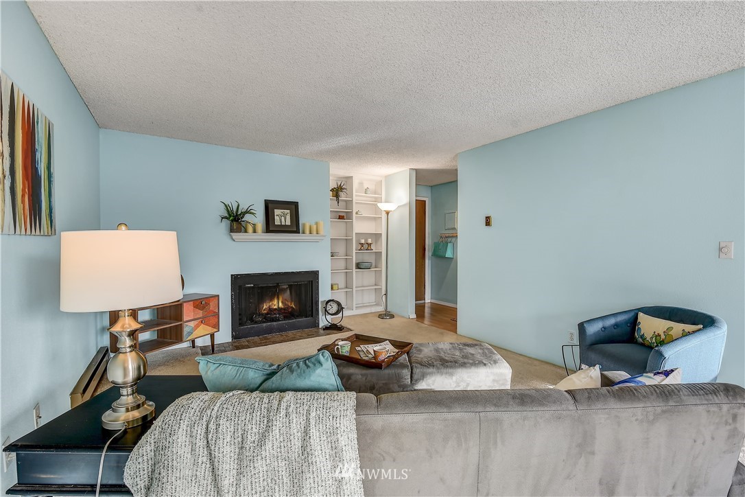 2222 Northeast 92nd Street, Unit 210 Seattle, WA 98115 - Photo 4 of 16