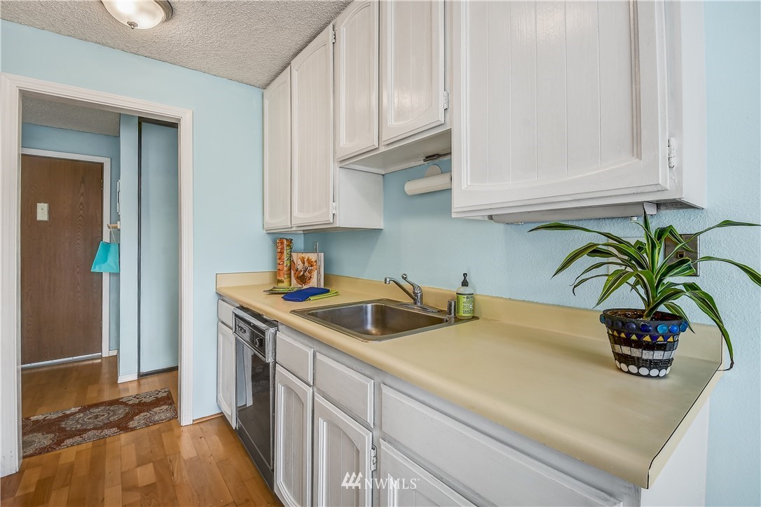 2222 Northeast 92nd Street, Unit 210 Seattle, WA 98115 - Photo 8 of 16