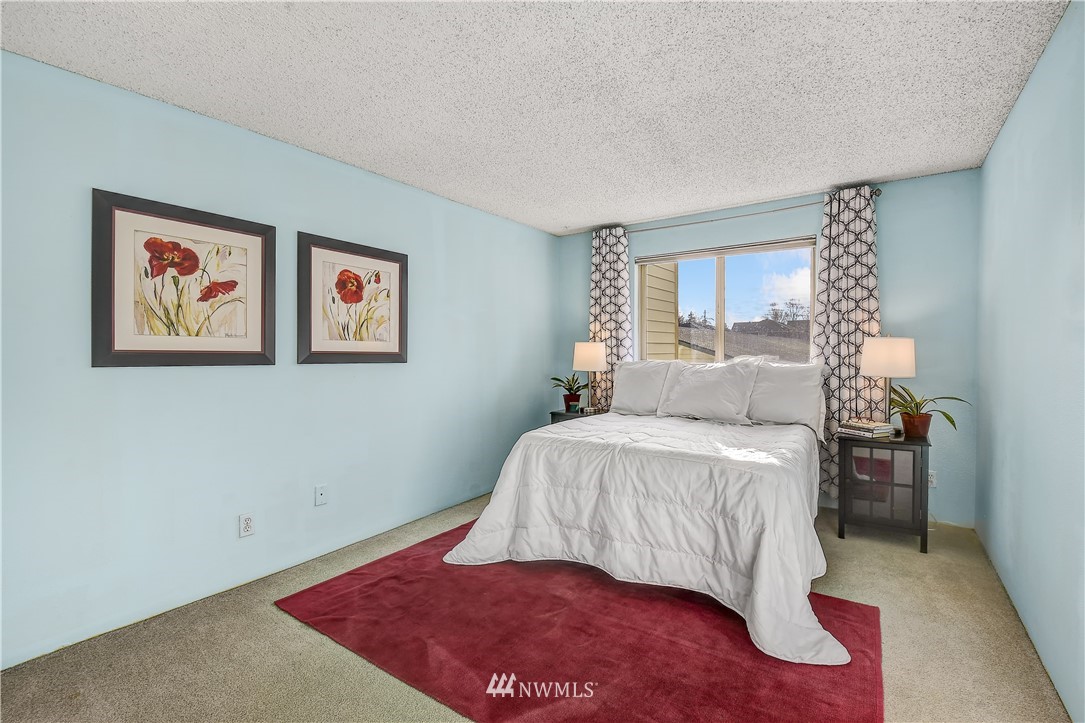 2222 Northeast 92nd Street, Unit 210 Seattle, WA 98115 - Photo 10 of 16