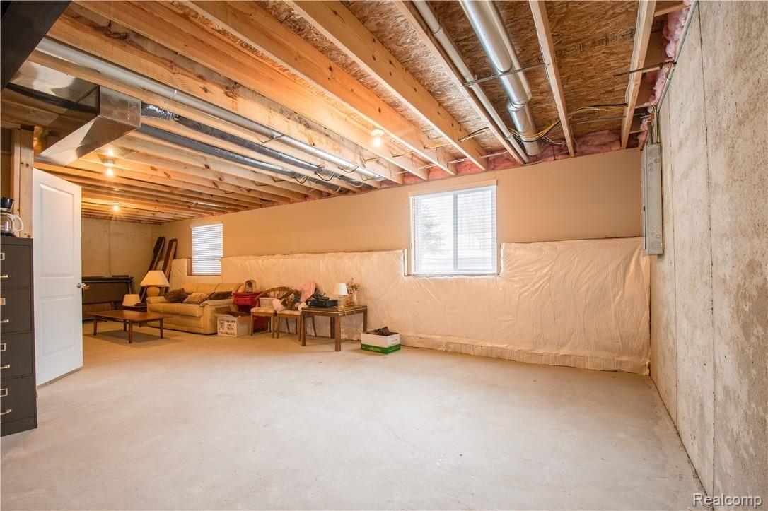 481 Hosta Howell, MI 48843 - Photo 24 of 26 vWYJa9ow.jpeg