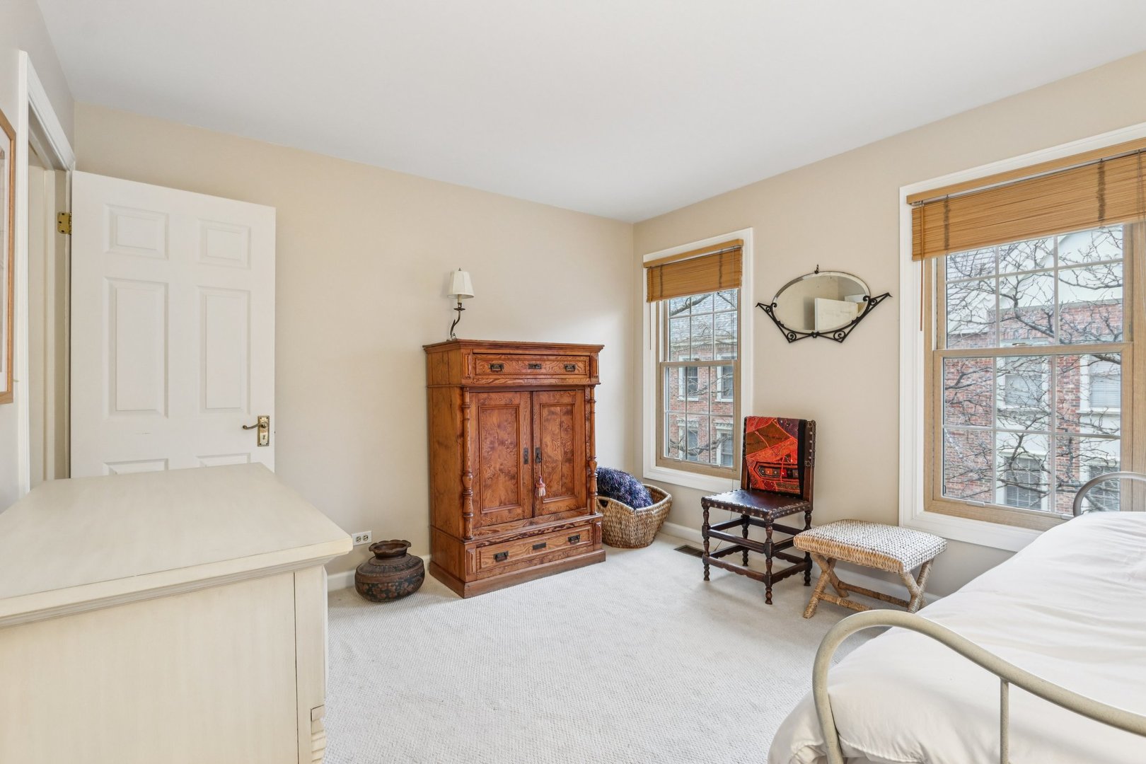 19 Landmark Street, Unit 19 Northfield, IL 60093 - Photo 18 of 50 a view of a livingroom with workspace and a window