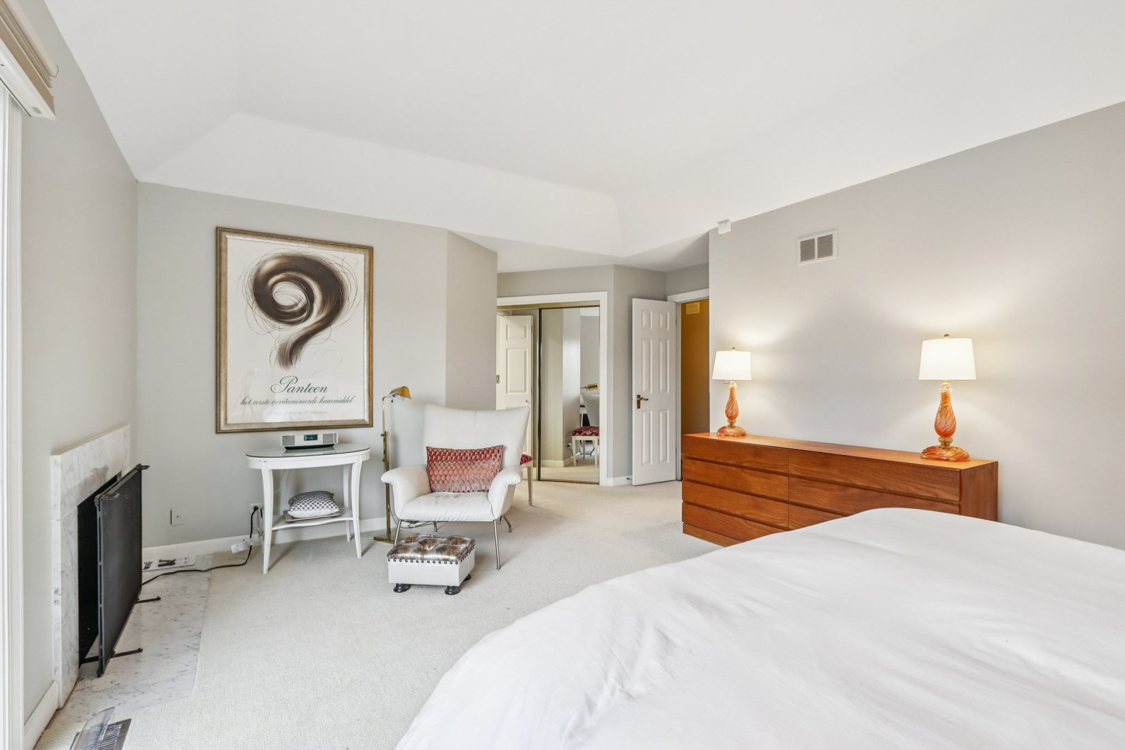 19 Landmark Street, Unit 19 Northfield, IL 60093 - Photo 24 of 50 a bedroom with a bed and a chair