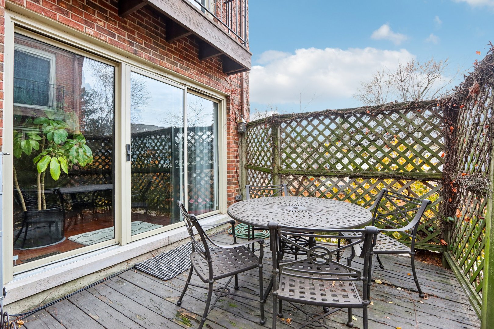 19 Landmark Street, Unit 19 Northfield, IL 60093 - Photo 42 of 50 a view of a outdoor seating area