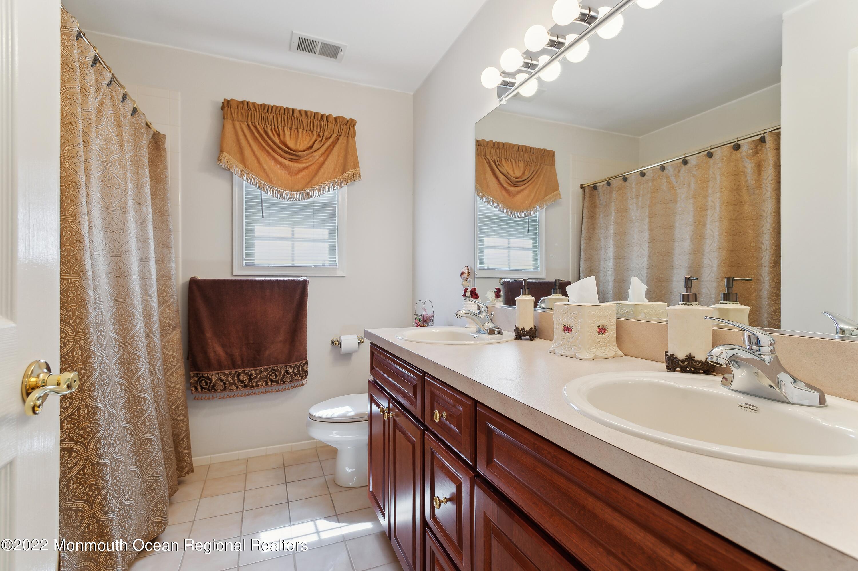 9 Bloomfield Road Manalapan, NJ 07726 - Photo 23 of 31 23_9BloomfieldRd_8_Bathroom_HiRes