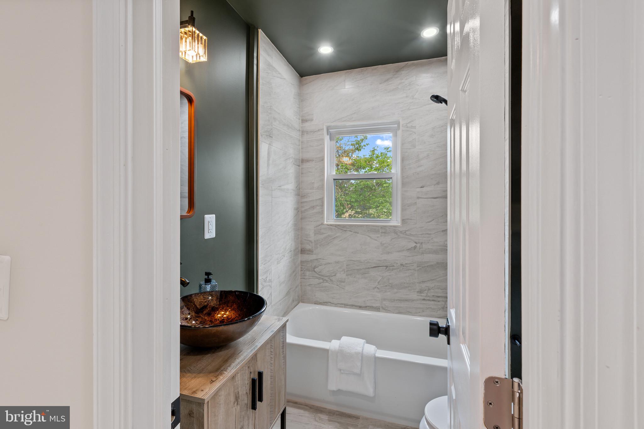 7815 Croom Road Upper Marlboro, MD 20772 - Photo 14 of 42 main level full bath