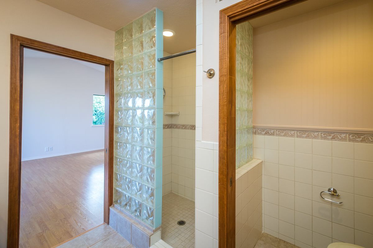 395 Middle Road Kula, HI 96790 - Photo 13 of 30 a bathroom with a shower