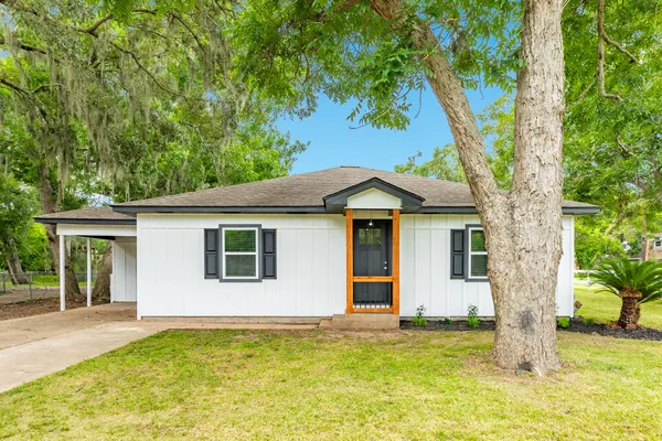 $194,500 | 207 Stockman Street, Sweeny, TX 77480
