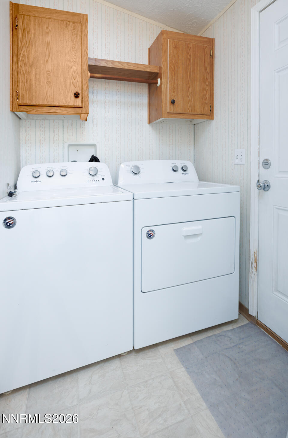 6312 Sierra Way Fallon, NV 89406 - Photo 15 of 20 a utility room with dryer and washer