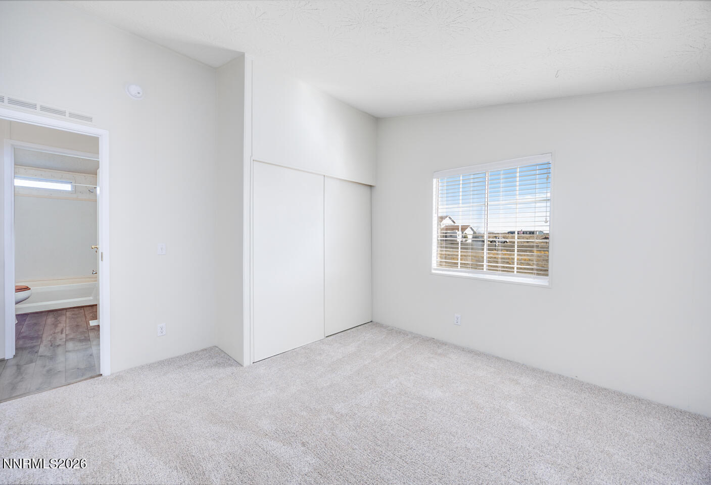 6312 Sierra Way Fallon, NV 89406 - Photo 8 of 20 an empty room with windows