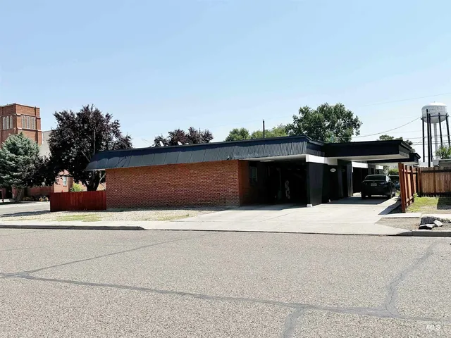 $570,000 | 160 Northwest 3rd Street, Ontario, OR 97914