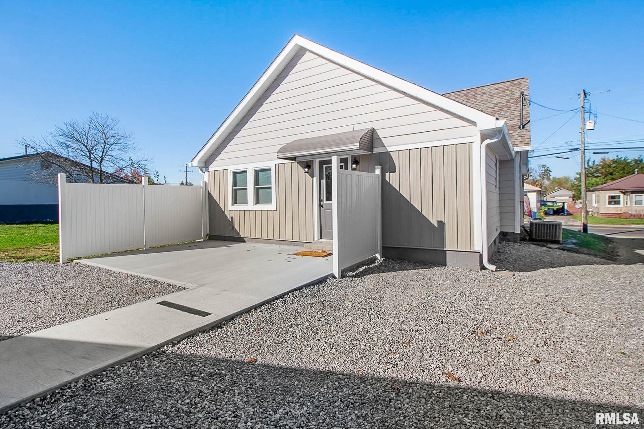 1208 East Main Street Benton, IL 62812 - Photo 3 of 30