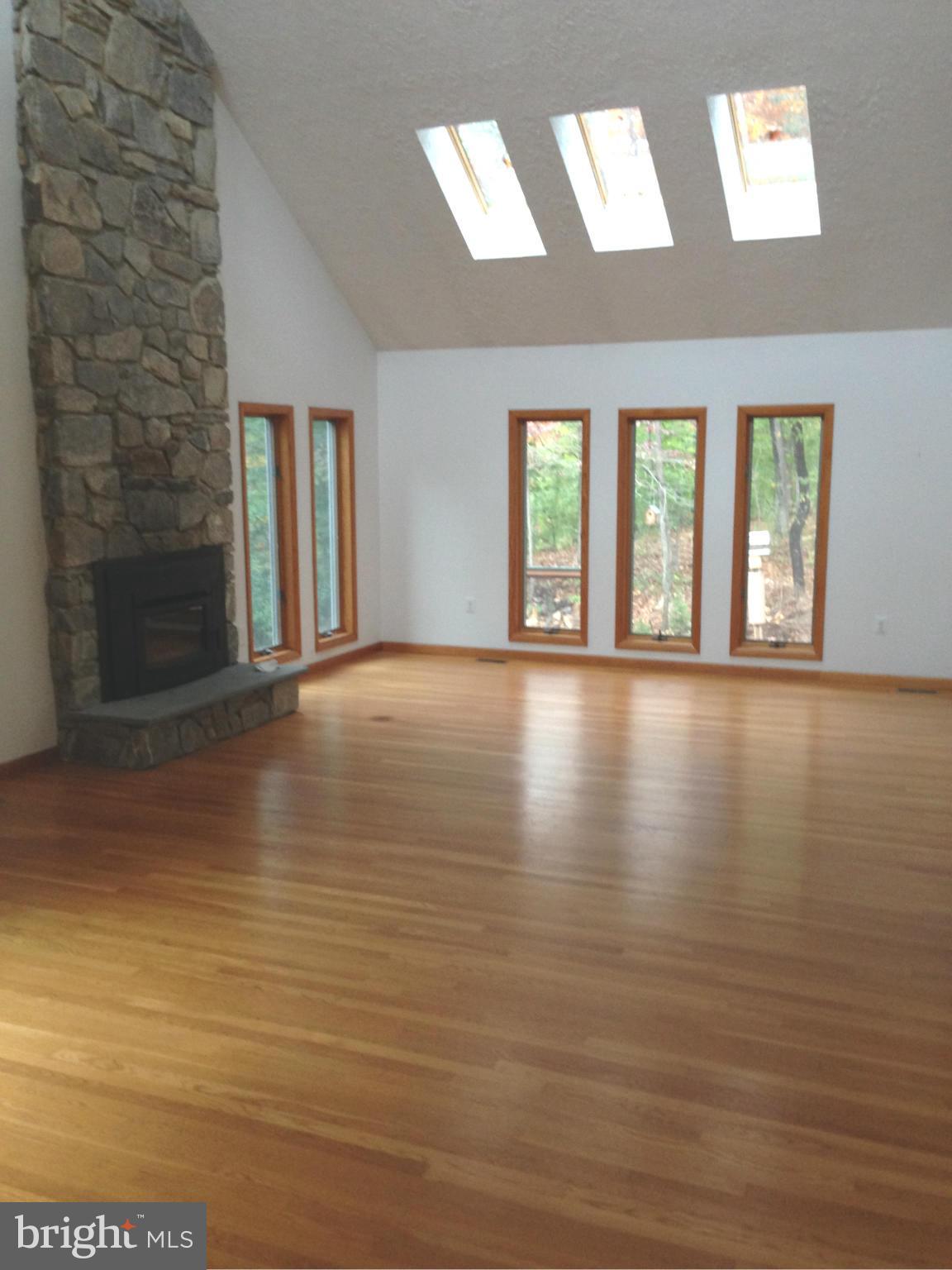 38562 Lime Kiln Road Leesburg, VA 20175 - Photo 11 of 17 Living Room