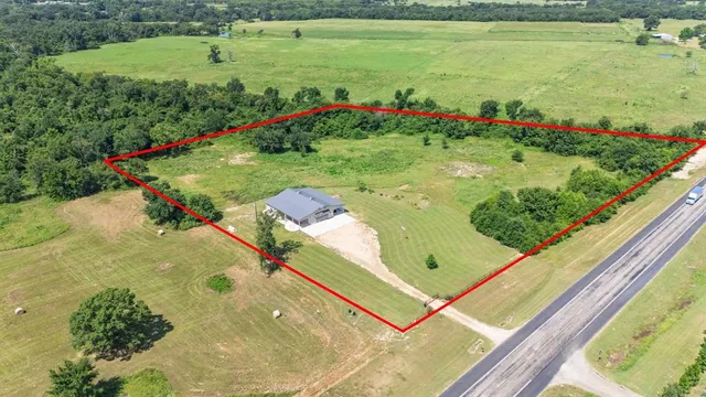 a view of an outdoor space