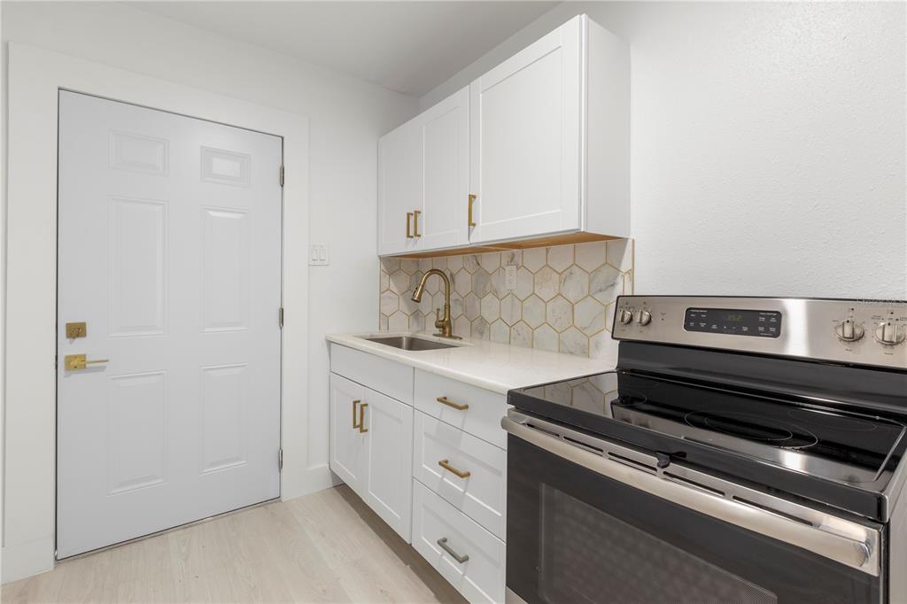 14060 Miramar Avenue, Unit 1 #2 #3 #4 Madeira Beach, FL 33708 - Photo 10 of 38 a close view of stove top oven