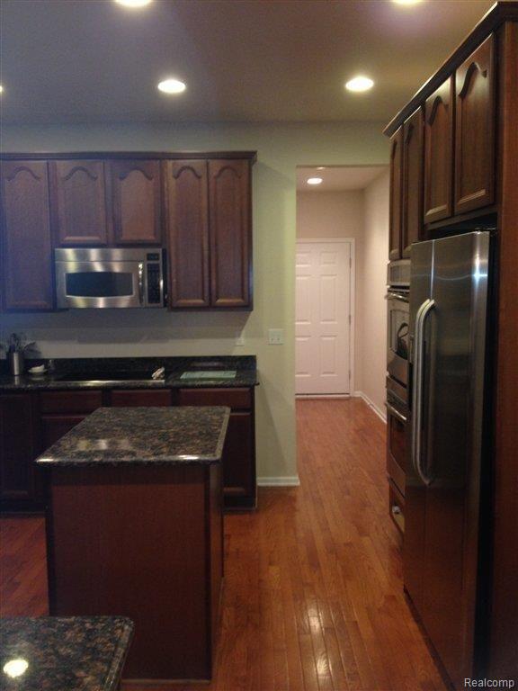 742 East Bluff Court, Unit 18 Rochester, MI 48306 - Photo 7 of 18 IMG_1926.JPG