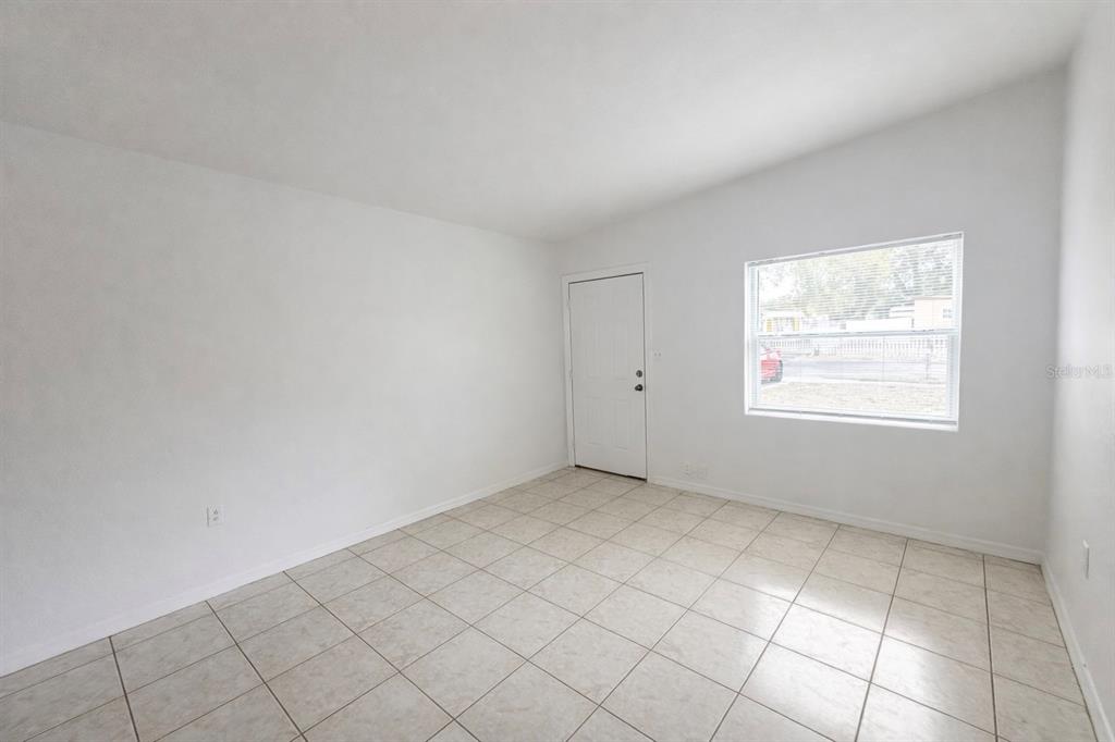 1624 Queensway Road Orlando, FL 32808 - Photo 3 of 12