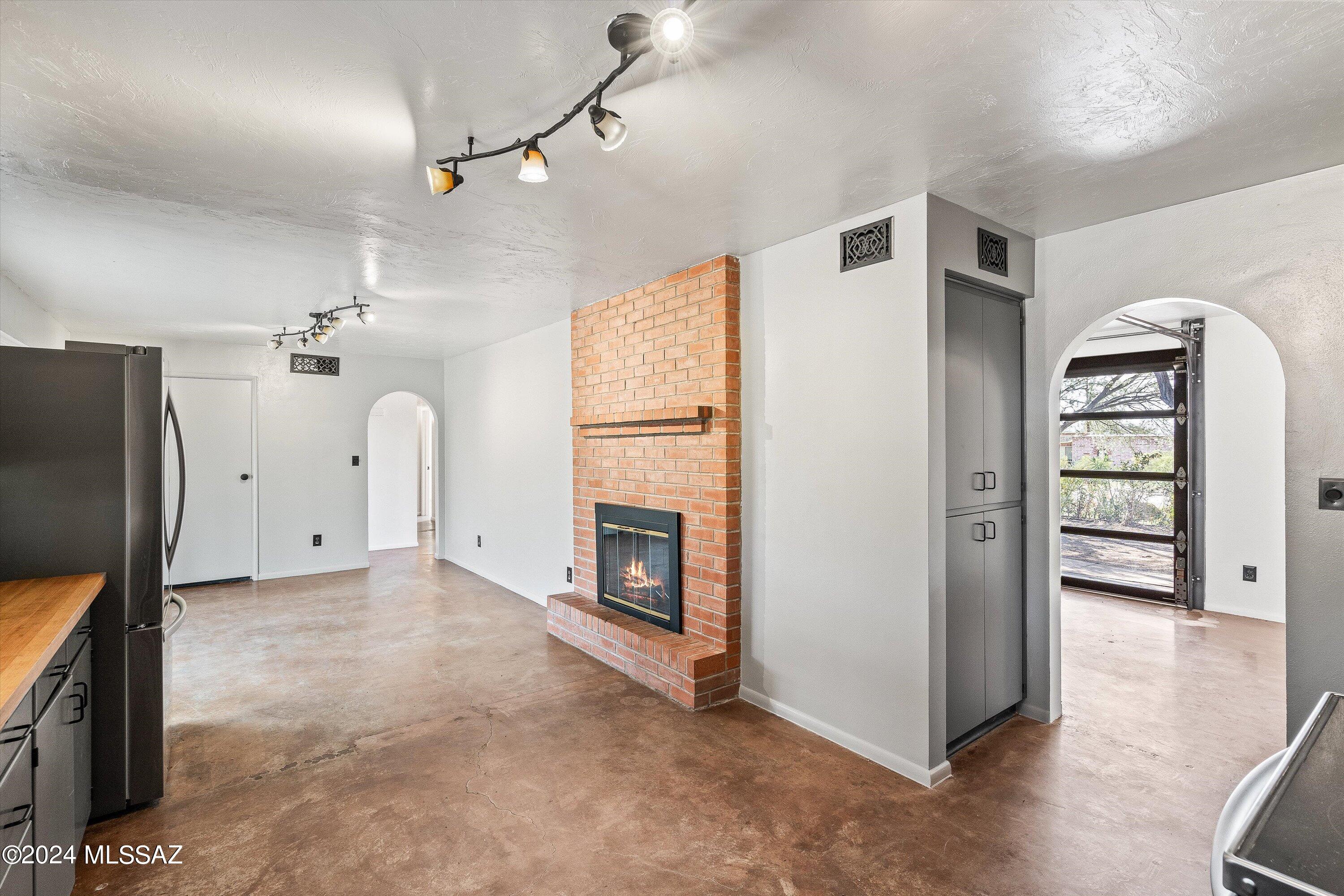8801 East Buckboard Road Tucson, AZ 85749 - Photo 6 of 25