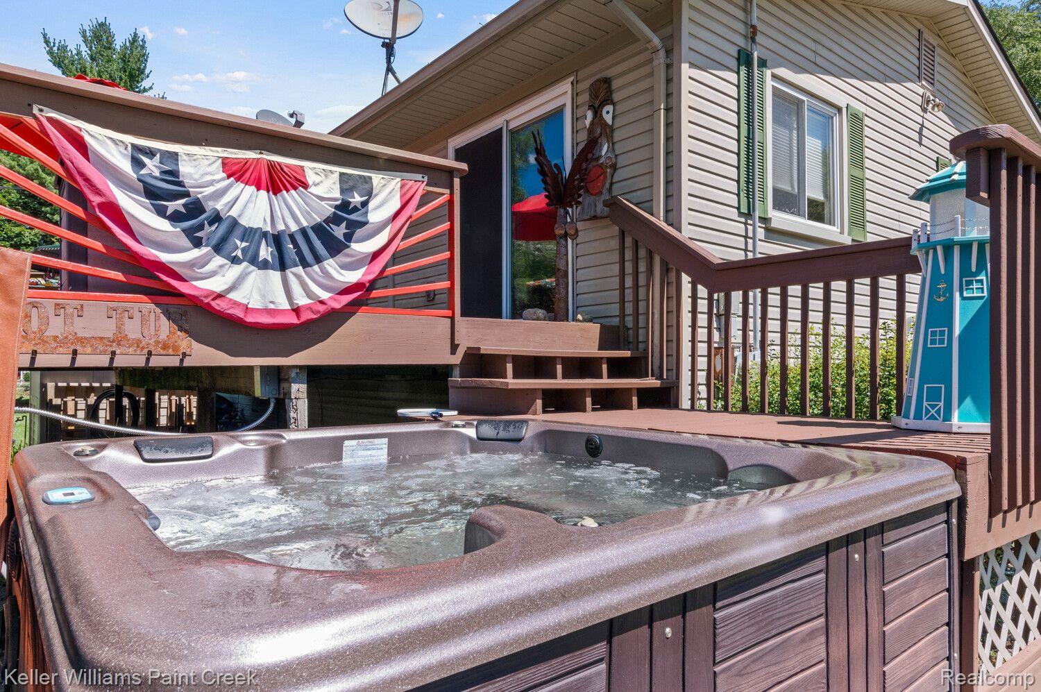 2550 Hessel Avenue Rochester, MI 48307 - Photo 8 of 35 Hot Tub Stays