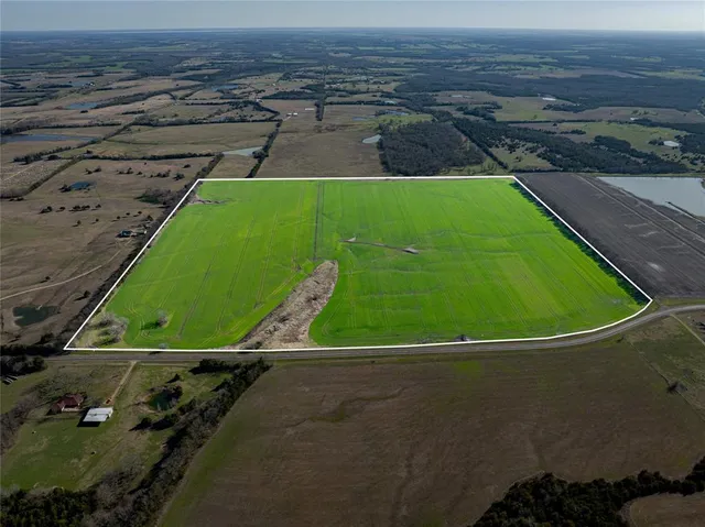 a view of a tennis court