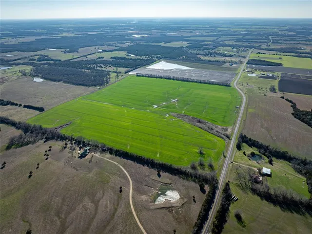 a view of a golf club with a area