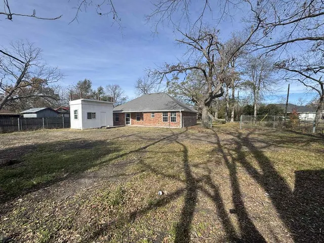 a house view with a outdoor space