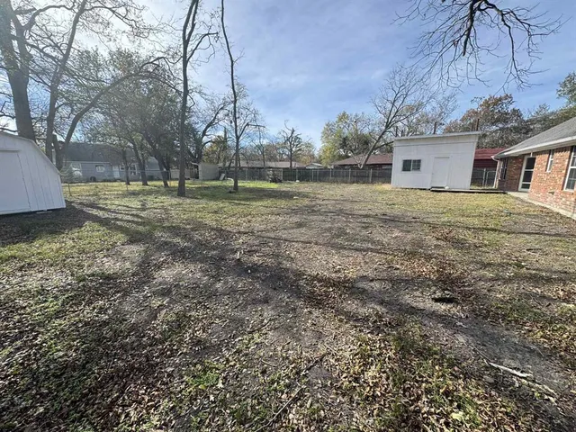 a view of a yard with a house and a trees