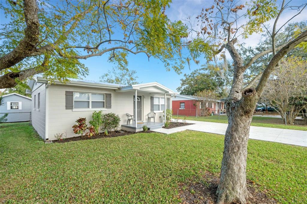 2716 Hardin Combee Road Lakeland, FL 33801 - Photo 23 of 32 a front view of a house with a garden and trees
