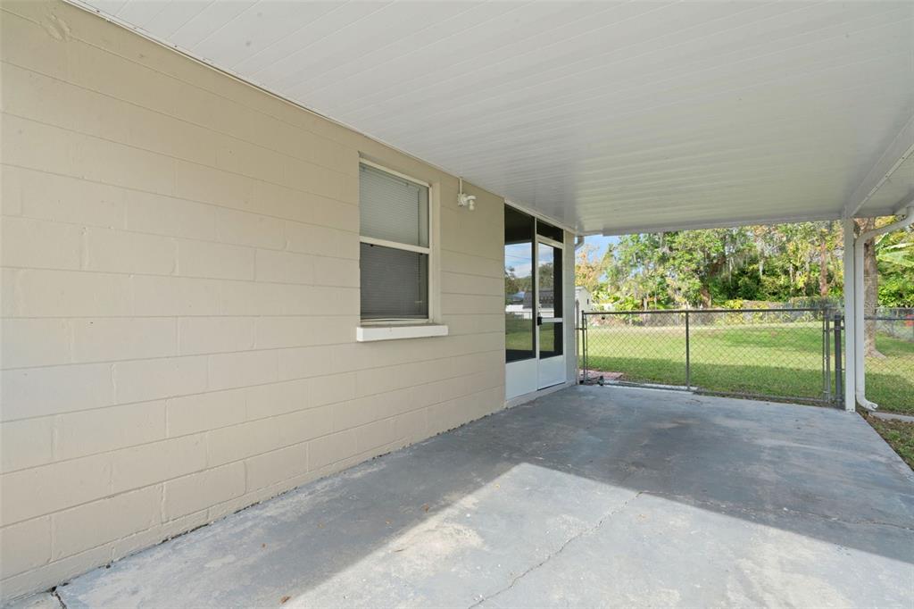 2716 Hardin Combee Road Lakeland, FL 33801 - Photo 25 of 32 a view of a yard with porch