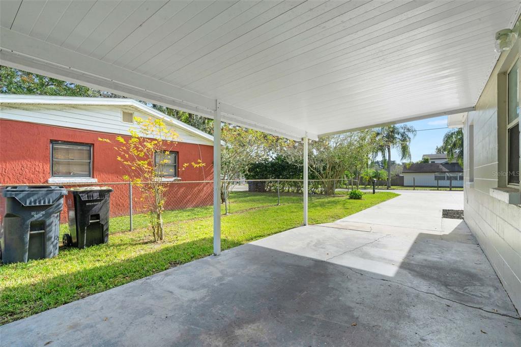 2716 Hardin Combee Road Lakeland, FL 33801 - Photo 26 of 32 a view of a house with a swimming pool
