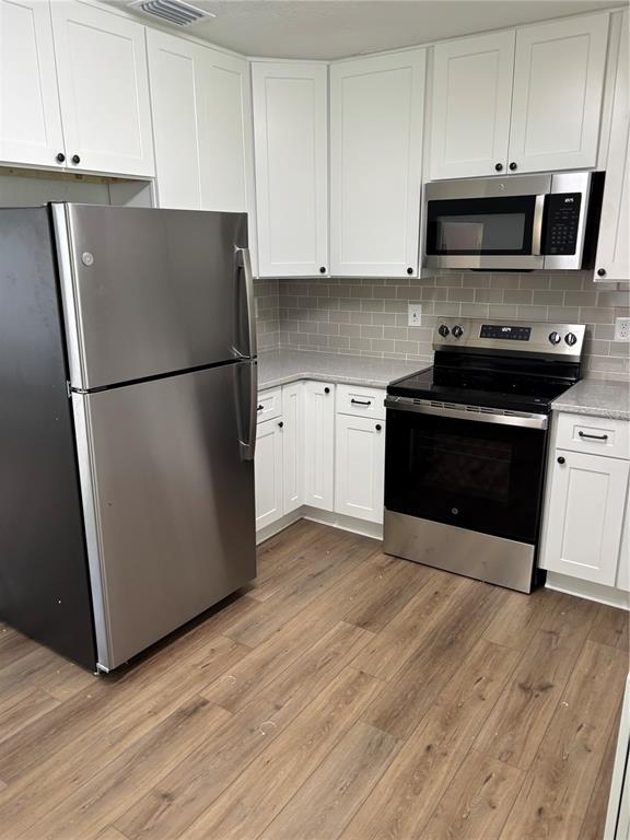 2716 Hardin Combee Road Lakeland, FL 33801 - Photo 4 of 32 a kitchen with a refrigerator and a stove