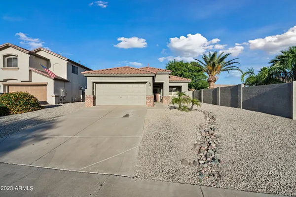 $2,395 | 939 South Roanoke Street, Gilbert, AZ 85296