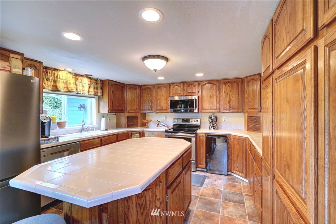 720 East Old Ranch Road Allyn, WA 98524 - Photo 13 of 36 Gallery Image 13
