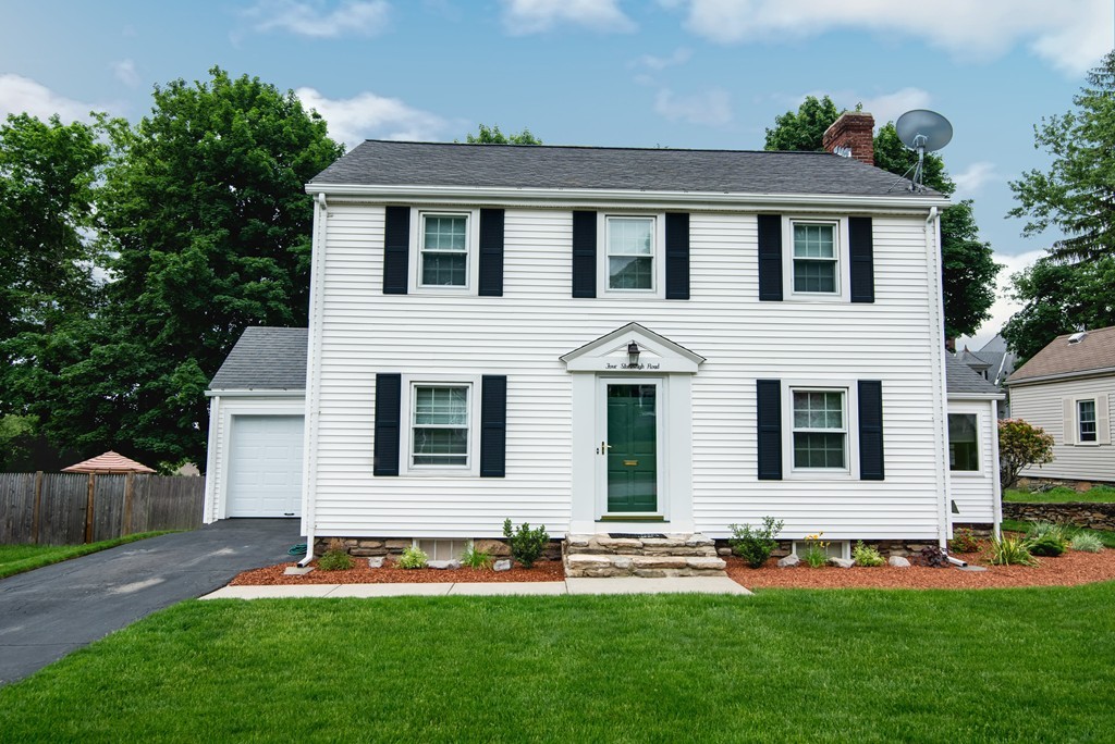 4 Stoneleigh Road Worcester, MA 01606 - Photo 2 of 27 Gallery Image 2