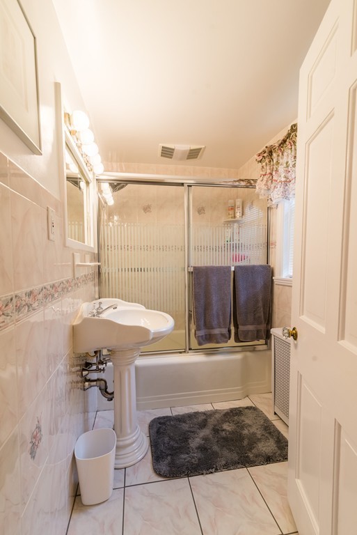 4 Stoneleigh Road Worcester, MA 01606 - Photo 23 of 27 Gallery Image 23