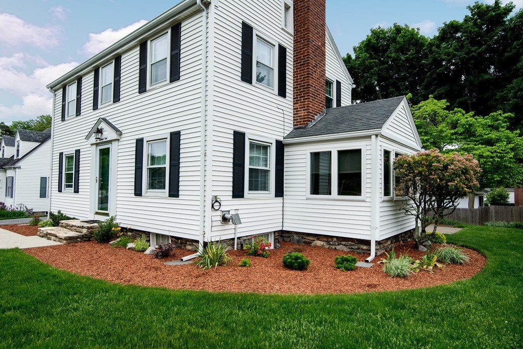4 Stoneleigh Road Worcester, MA 01606 - Photo 3 of 27 Gallery Image 3