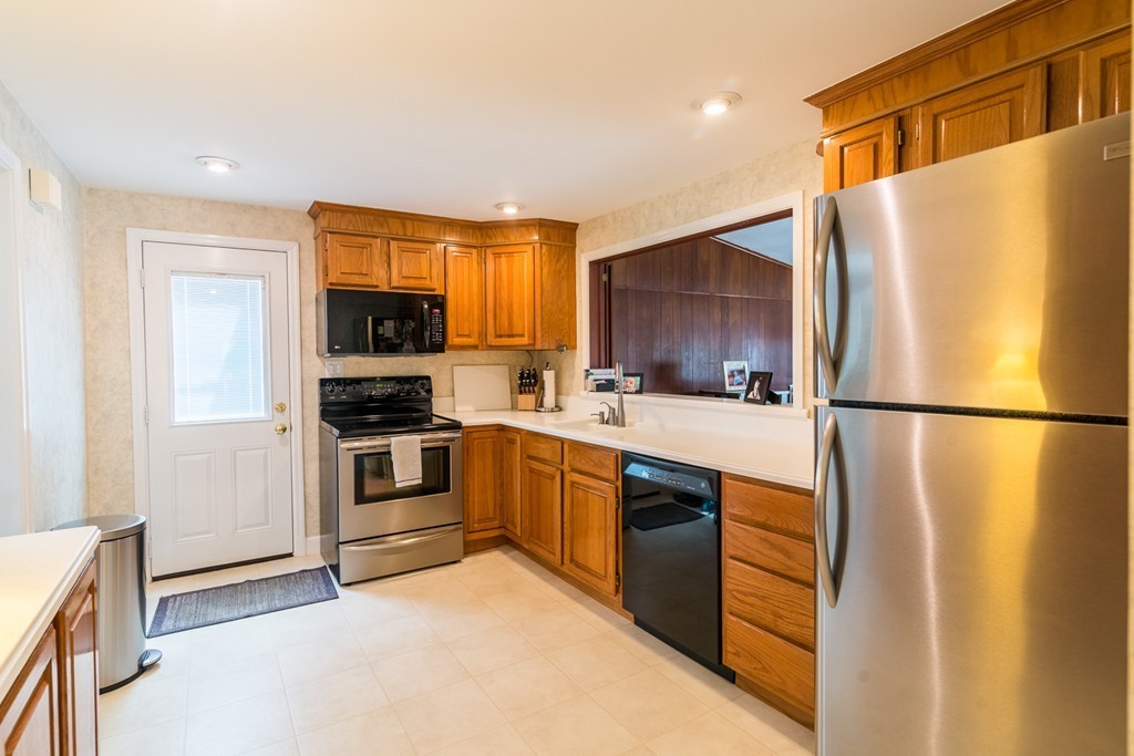 4 Stoneleigh Road Worcester, MA 01606 - Photo 8 of 27 Gallery Image 8