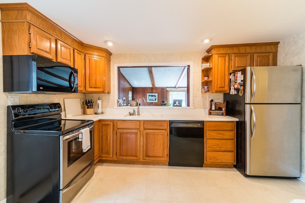 4 Stoneleigh Road Worcester, MA 01606 - Photo 9 of 27 Gallery Image 9