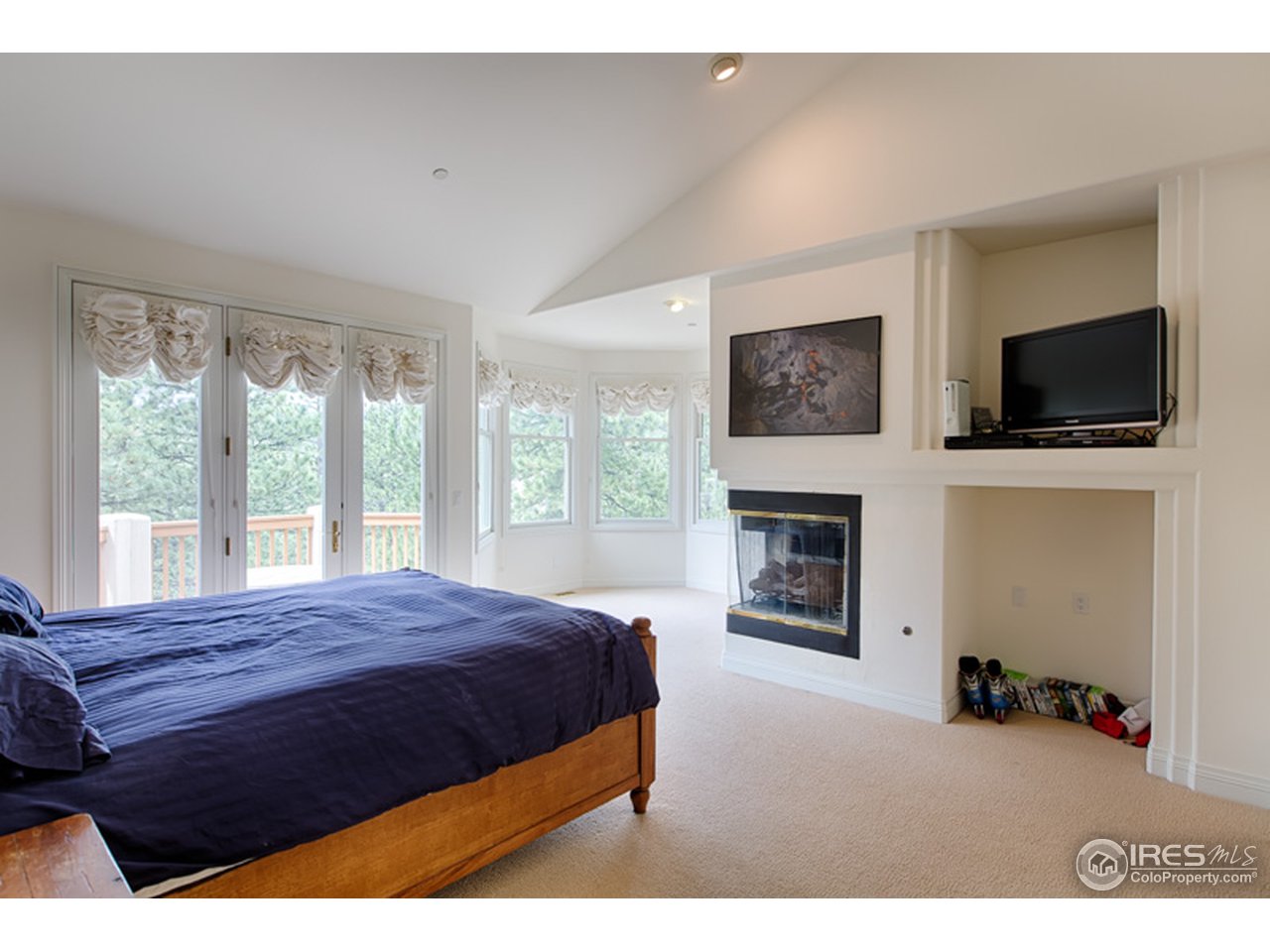 145 West Coach Road Boulder, CO 80302 - Photo 12 of 20 Master bedroom